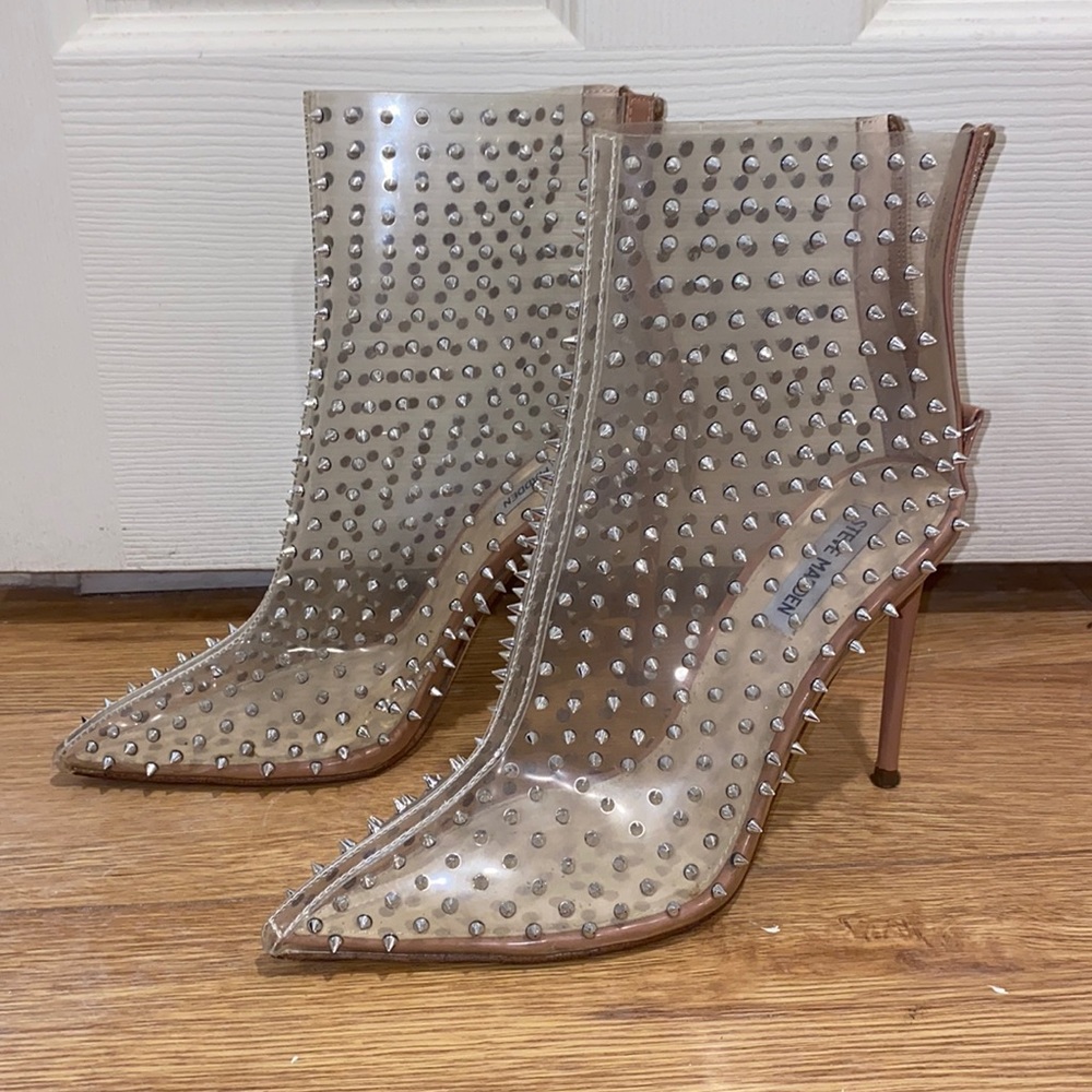 Brand: Steve Madden. Material: plastic. Color: clear.